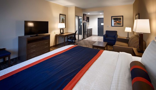 Suite, 1 King Bed, Non Smoking, Kitchenette