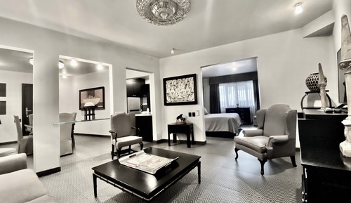 Suite (Suite B)