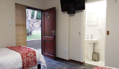 Basic Twin Room, 2 Twin Beds, Garden View