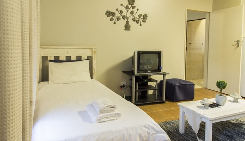 Flatlet B @ Tulip Ave 