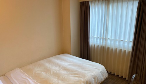 Semi-double room, Smoking