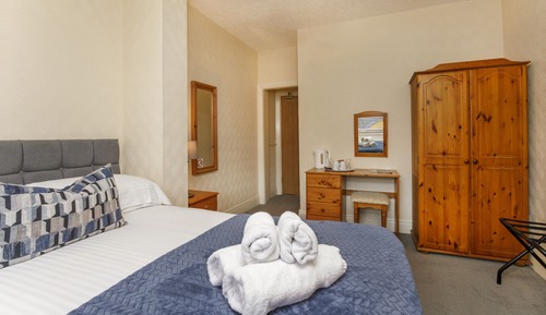 Double Room (Room6)