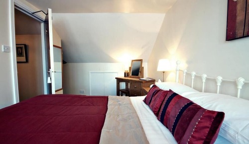 Double Room (Room10)