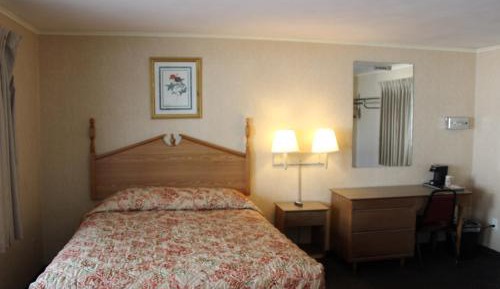 Queen Room - Non-Smoking