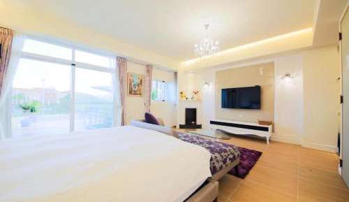 Queen Room with Garden View