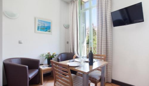 One-Bedroom Apartment (2 Adults)