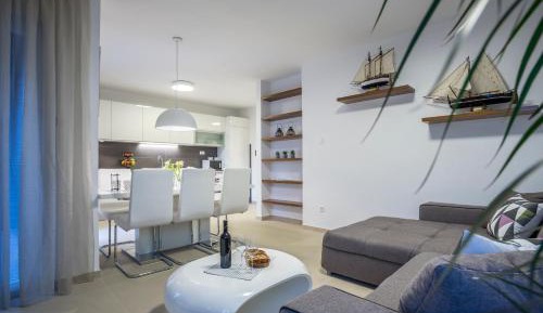 Apartment with Garden View