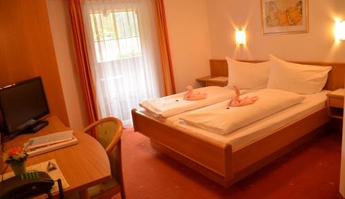 Double Room with Balcony 09