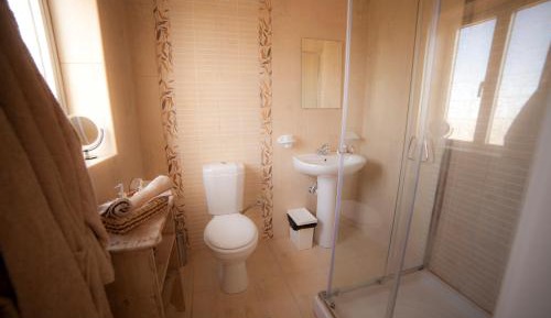 Double or Twin Room with Private Bathroom