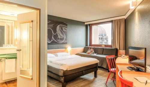 Standard Room with One Double Bed and One Single Bed