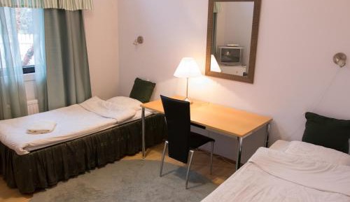 Budget Twin Room with Shared Bathroom