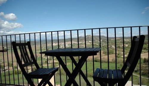 Apartment with Mountain View
