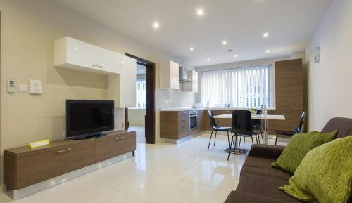 Lime and Kiwi Three-Bedroom Apartment