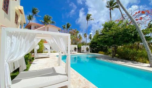 Villa with Garden View