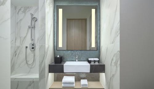 Premier King Suite with Skyline View 