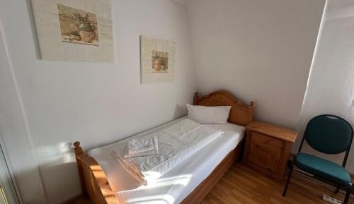 Single Room with Shared Bathroom