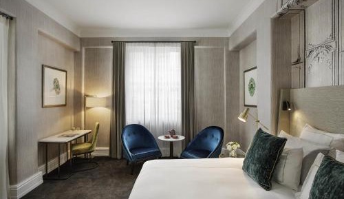 Luxury King Room with City View