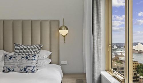 Deluxe One-Bedroom Apartment with Harbor View