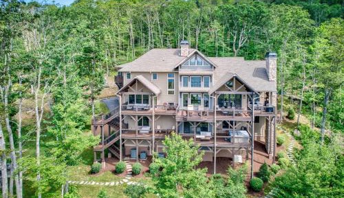 Seven-Bedroom Holiday Home