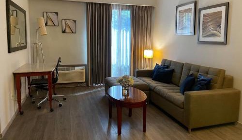 King Suite - Non-Smoking