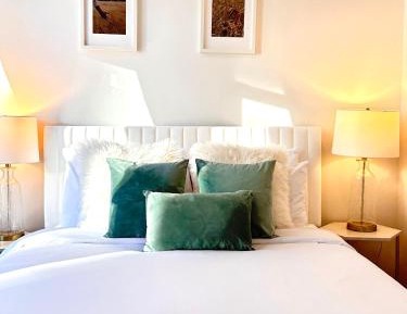 One-Bedroom Deluxe Apartment