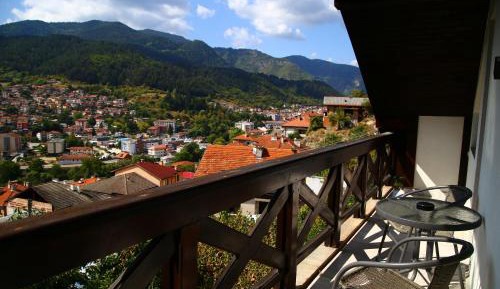Studio with Mountain View
