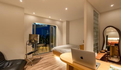 One-Bedroom Apartment with Balcony