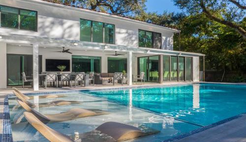 Six-Bedroom Holiday Home