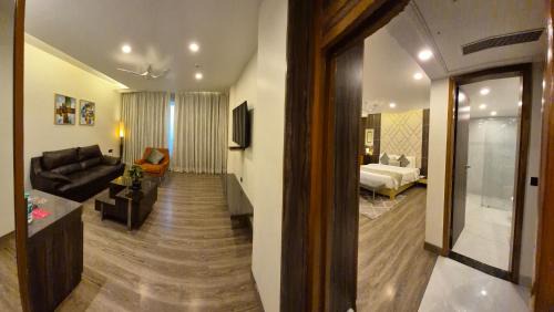 Club King Suite - Non-Smoking