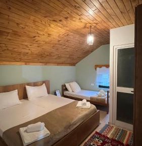 Deluxe Room (2 Adults + 1 Child)