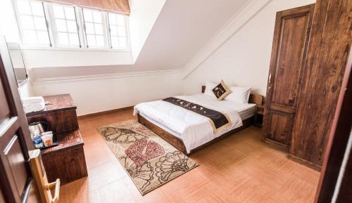 Standard Double Room with Shared Bathroom