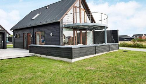 Three-Bedroom Holiday Home 