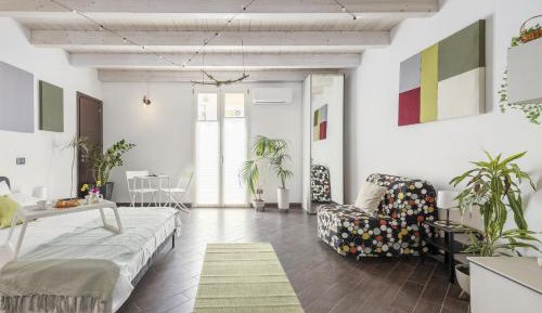 One-Bedroom Apartment with Balcony