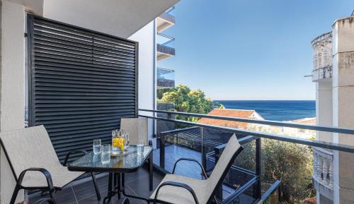 Two-Bedroom Apartment with Terrace and Sea View
