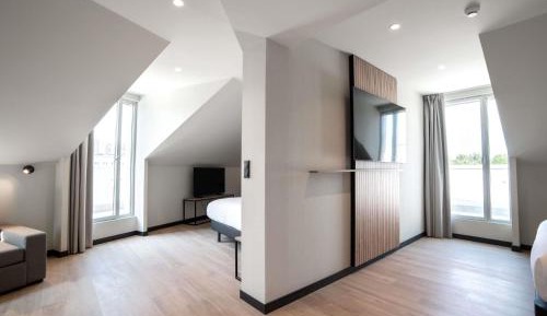 Quadruple Room with One Double and Two Single Beds