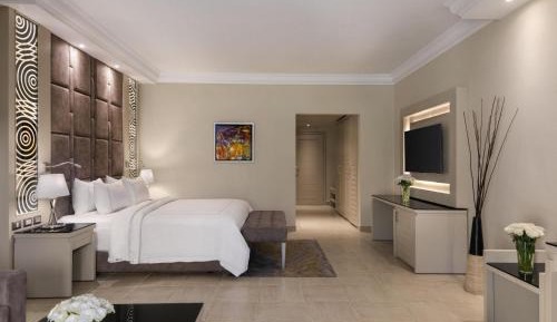 Deluxe Room King Bed 