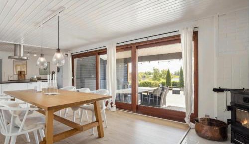 Three-Bedroom Holiday Home 