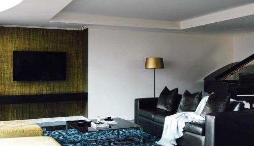 Gold Penthouse with One King Bed and Balcony