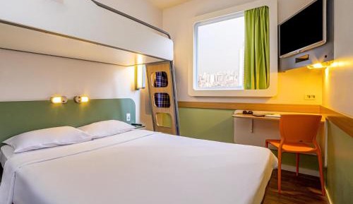 Standard Room with1 Double Bed and 1 Single Bed