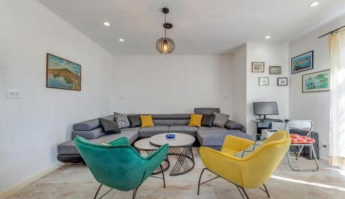 Four-Bedroom Holiday Home