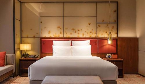 Premier Deluxe King Room with River View and Lounge Access - High Floor