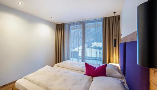 Superior One-Bedroom Apartment with Balcony