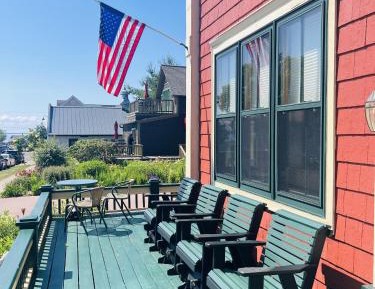 Deluxe One-Bedroom Apartment with Garden View