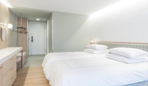 Premier Twin Bed Room with Balcony