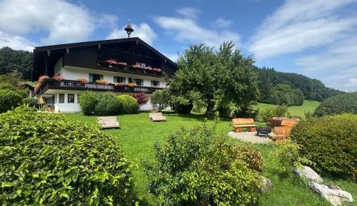 Apartment with Mountain View
