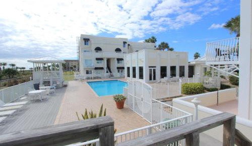 Two-Bedroom Apartment with Terrace and Sea View
