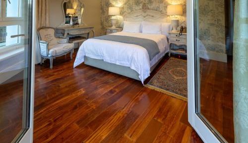 Deluxe King Suite