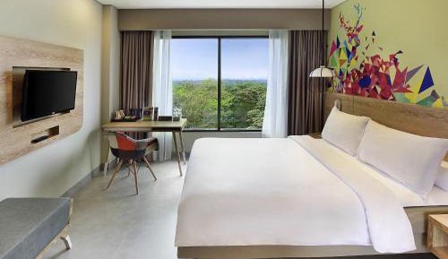 Deluxe Queen Room with Golf view