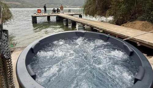 Deluxe Room (2 Adults + 1 Child)