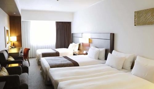 Deluxe Family Room with Twin Beds and Two Extra Beds - Smoking